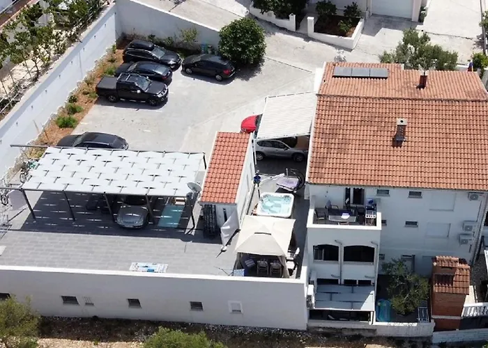 Agava Lux * טרוגיר