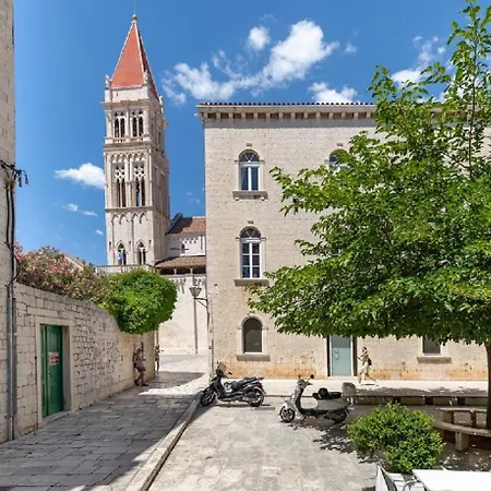 Apartament Agava Lux *